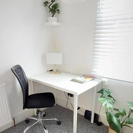 Very Spacious Two Bedroom Converted Apartment In East Croydon Exterior photo