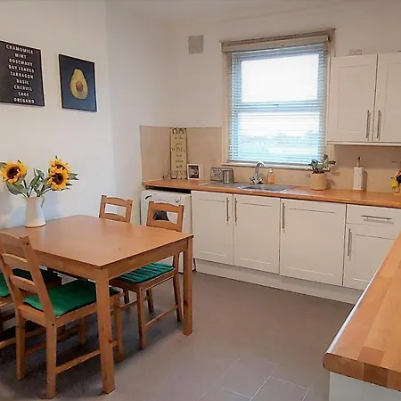 Very Spacious Two Bedroom Converted Apartment In East Croydon Exterior photo