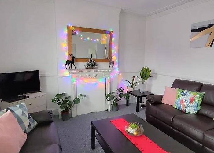 Very Spacious Two Bedroom Converted Apartment In East Croydon