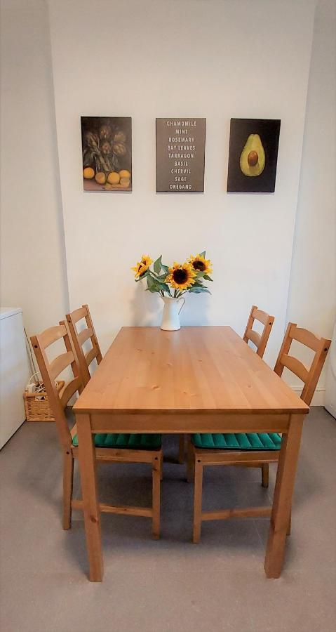 Very Spacious Two Bedroom Converted In East Croydon