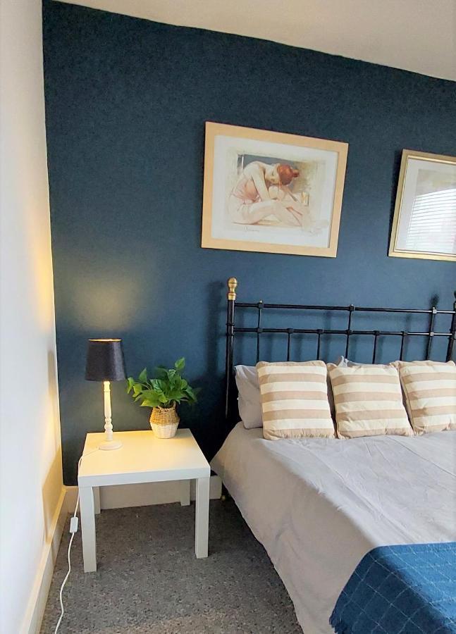 Very Spacious Two Bedroom Converted In East Apartment *