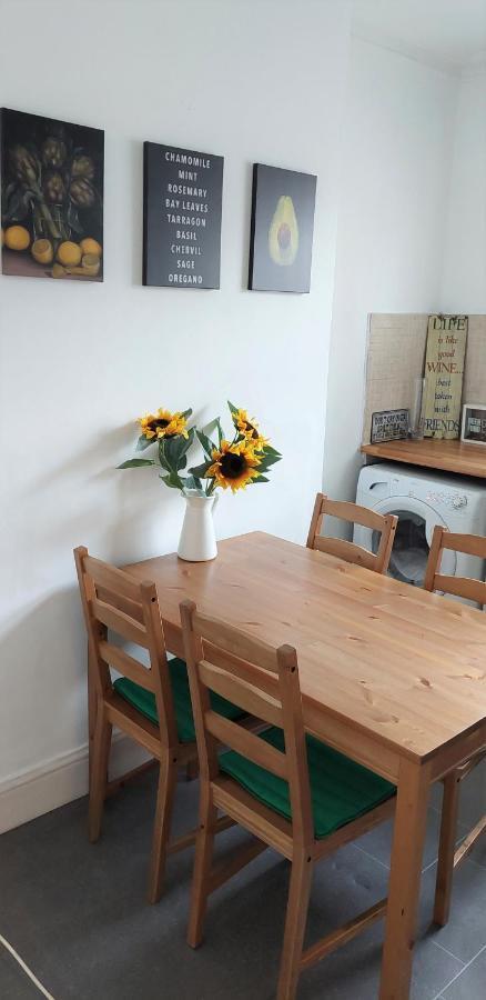 Very Spacious Two Bedroom Converted In East * Croydon